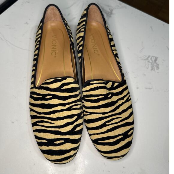 Vionic Women's Willa Tiger Print Slip On Loafer Shoe, Size 6.5, NWOT - Picture 1 of 5